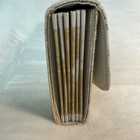 Pegi Paris Cream and Silver Floral Vintage Clutch Purse - Picture 12 of 12